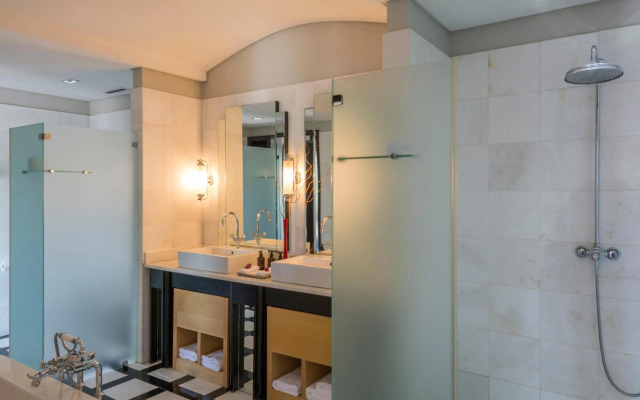 No5 Boutique Art Hotel by Mantis