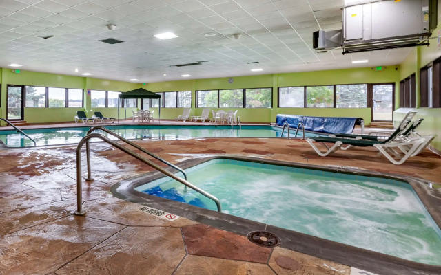 Quality Inn & Suites Escanaba North