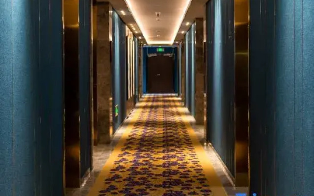 Royal•Garden Hotel