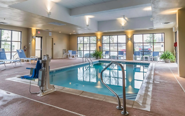 Comfort Inn & Suites Lexington - Hamburg I-75