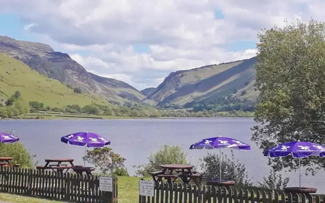Pen-Y-Bont Hotel