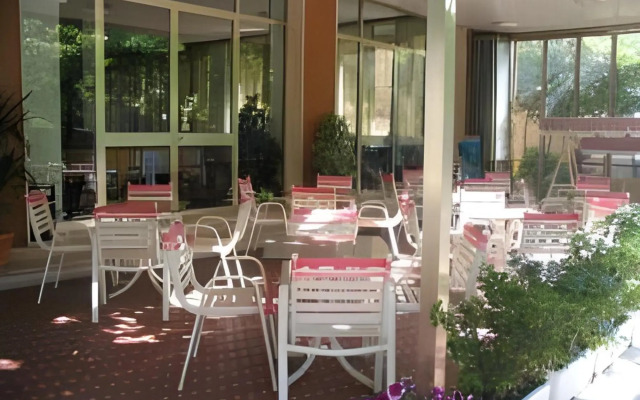 Hotel Holiday