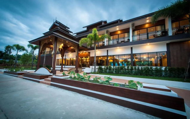 Moon Terrace Resort & Hotel