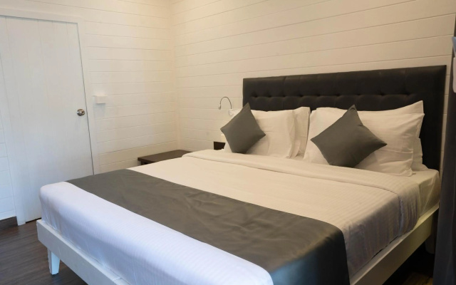 SinQ Party Hotel – Guest Rooms – Candolim