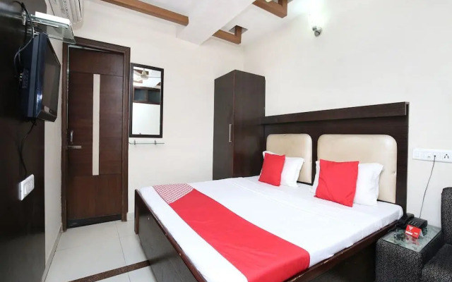 Hotel City Night by OYO Rooms