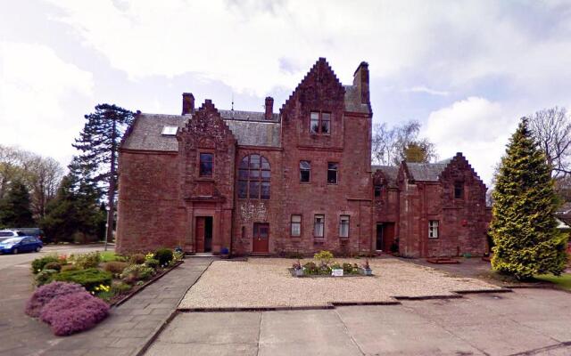 Butler's Apartment. Flat 5, Dalmore House, Helensburgh, Scotland G84 8JP