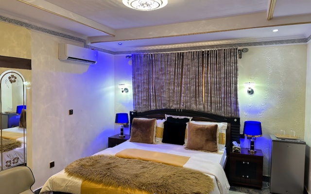 Tobby Royal Suites