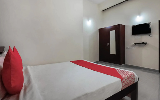 OYO 30396 Hotel Shri Chaitra