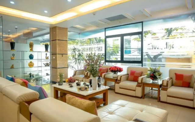 Aloha Hotel Tay Ho -by Bay Luxury