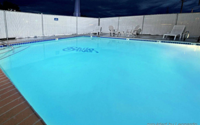Nampa Inn & Suites