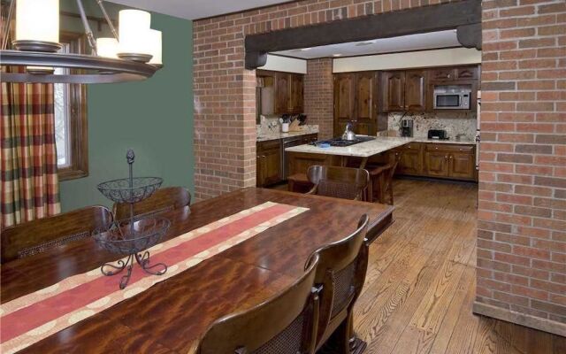 Sunburst Residence 5 Bedrooms 3.5 Bathrooms Home