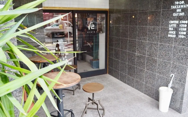 Root2 Coffee & Hostel