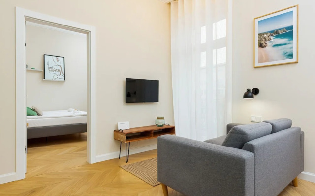 Apartment Warsaw Targowa by Renters