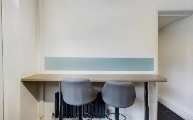 Contemporary 4BD Home nr Liverpool City Centre