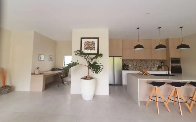 Mama Taras Luxury Villa