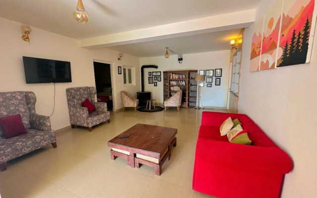 Oakwood Forest Retreat