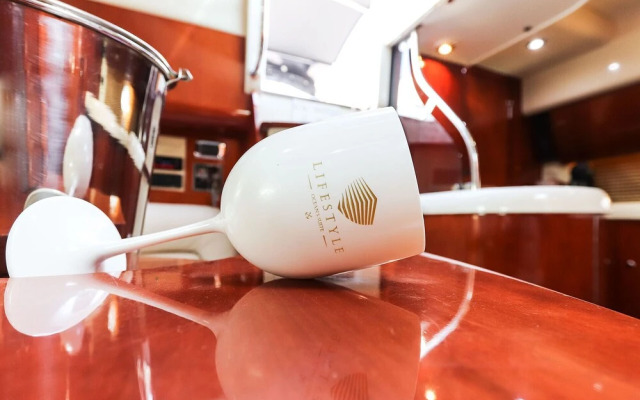 Lifestyle Yacht by Homing