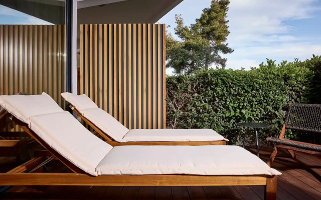 Cama Luxury Suites Kavouri