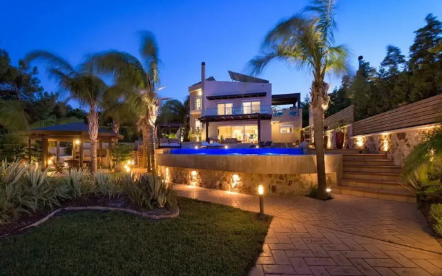 Quinn Hill Luxury Villa