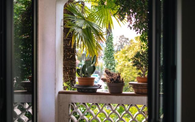 Luxury Apartment with a balcony lake Lago Maggiore