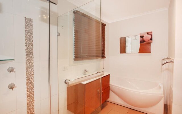 Mayfield 23 Holiday House