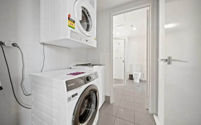 Glorious Central Canberra 1-bed With Pool & Sauna