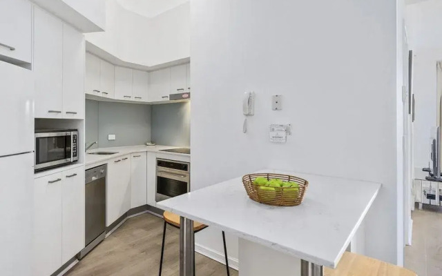 Towers of Chevron - Private Apartments