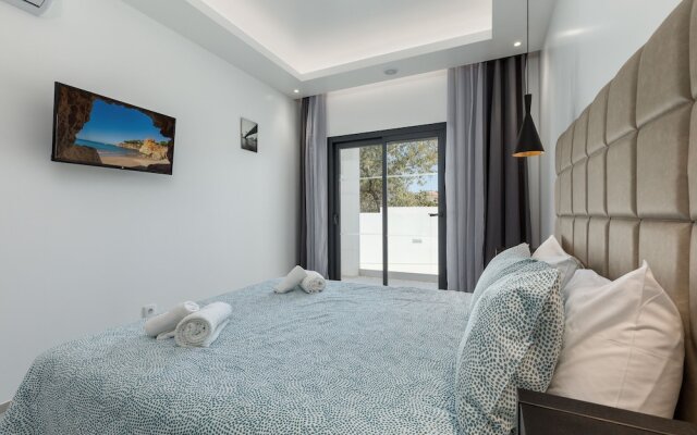 Correeira Luxury Residence T2 C- Albufeira, Pools, Wifi, Bbq, Beach