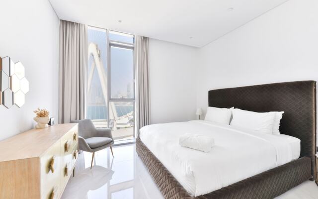 Spectacular 3BR plus 1 - DUBAI EYE view