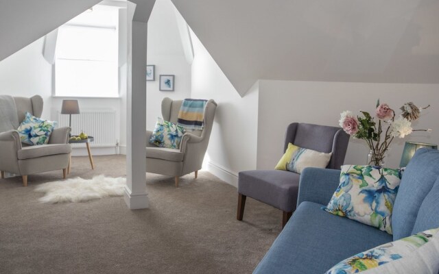 The Towers - Castell