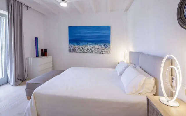 The Gallery Home - Elegant Villa In Antiparos