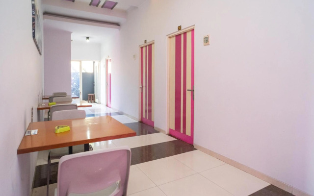 OYO 3808 Fif-fa Hotel Kauman