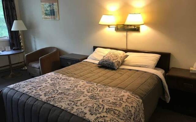 Coastal Inn Kingfisher