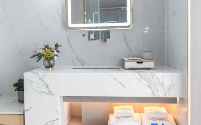 Jinshun Tianhua Hotel (Lushui No.1 Middle School in Nujiang)