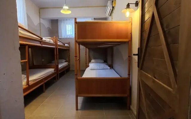 Berlin Hostel & Street