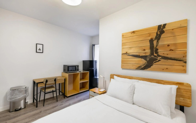 Hotel 27 by LuxUrban