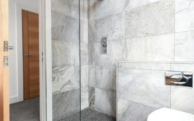 Stunning High Spec Sleep 14 (38 A3)