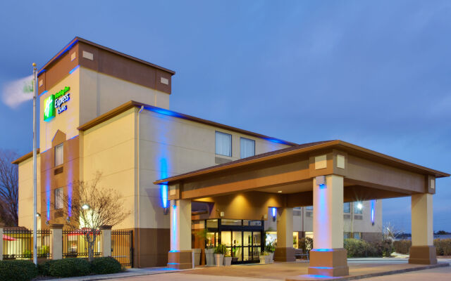 Holiday Inn & Suites Spring- The Woodlands Area, an IHG Hotel