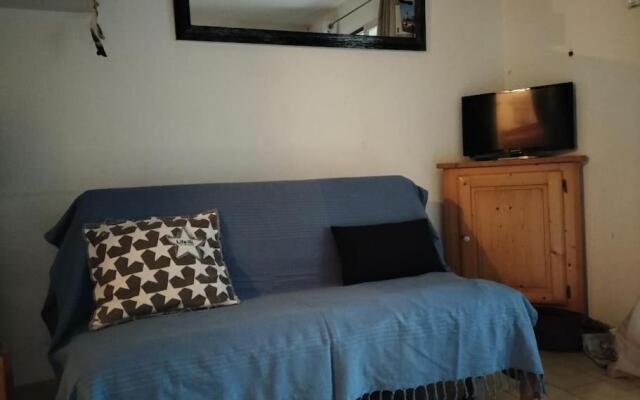 Studio cabine climatisé rez de jardin plage 150m Boucanet