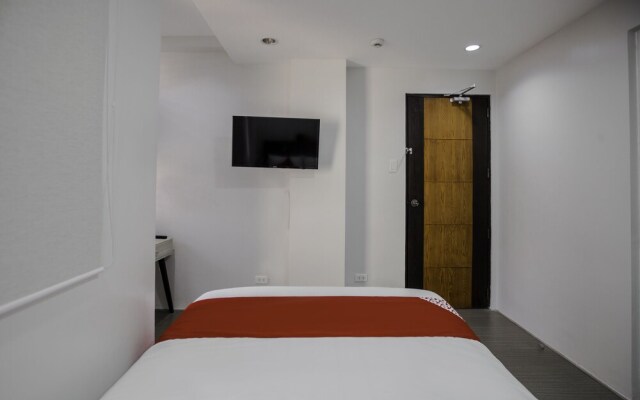 OYO 726 Sanchez Hotel