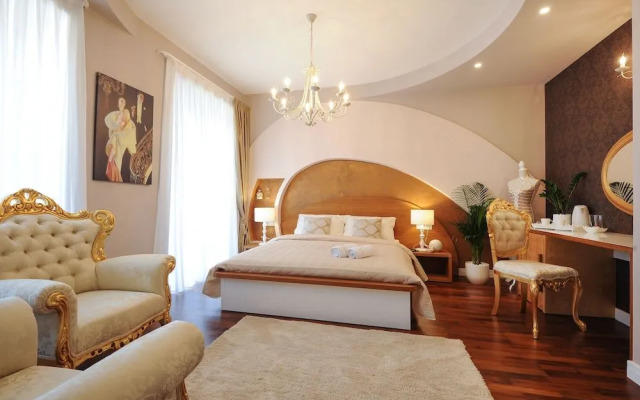 Silver & Gold Luxury Rooms