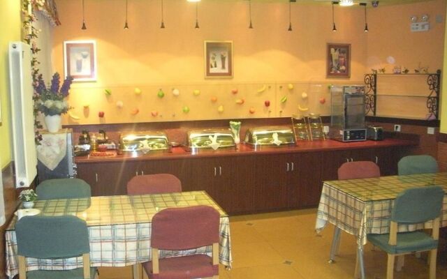Homeinn Business Hotel (Jinan Red Star Macalline Lishan Road Subway Station)
