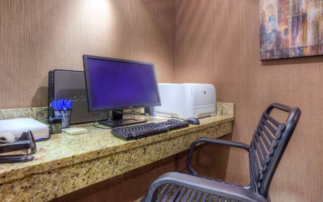 Comfort Inn & Suites Evansville Airport