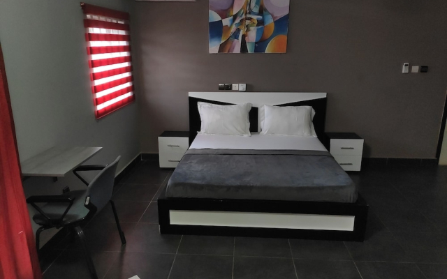 Royal Blue Guest House & Bar