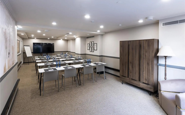 Via Sants Hotel Barcelona, Tapestry Collection by Hilton