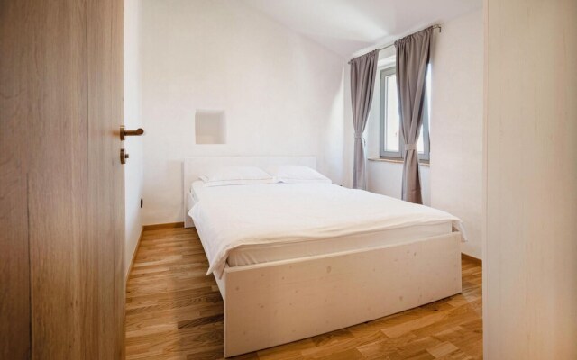 Nice Home in Skofije With 7 Bedrooms, Private Swimming Pool and Outdoor Swimming Pool