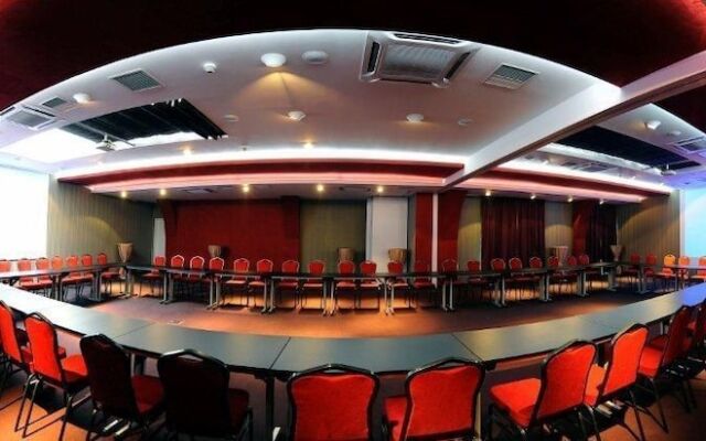 Plaza V Business and SPA