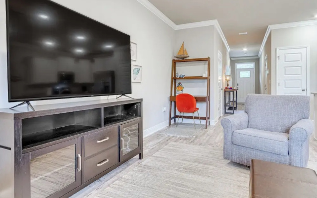Pensacola Vacation Rental w/ Community Pool!