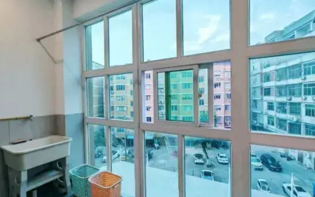 Longyi Business Hotel