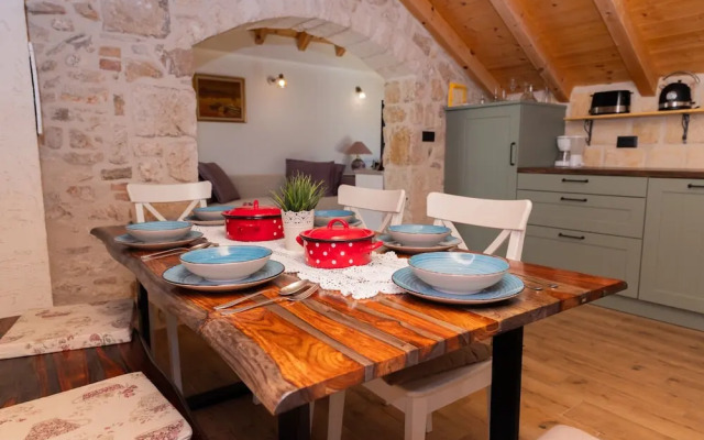 Traditional stone house Tonca